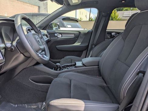 Used 2023 Volvo XC40 B5 Plus w/ Protection Package Premier AWD/4WD image 19