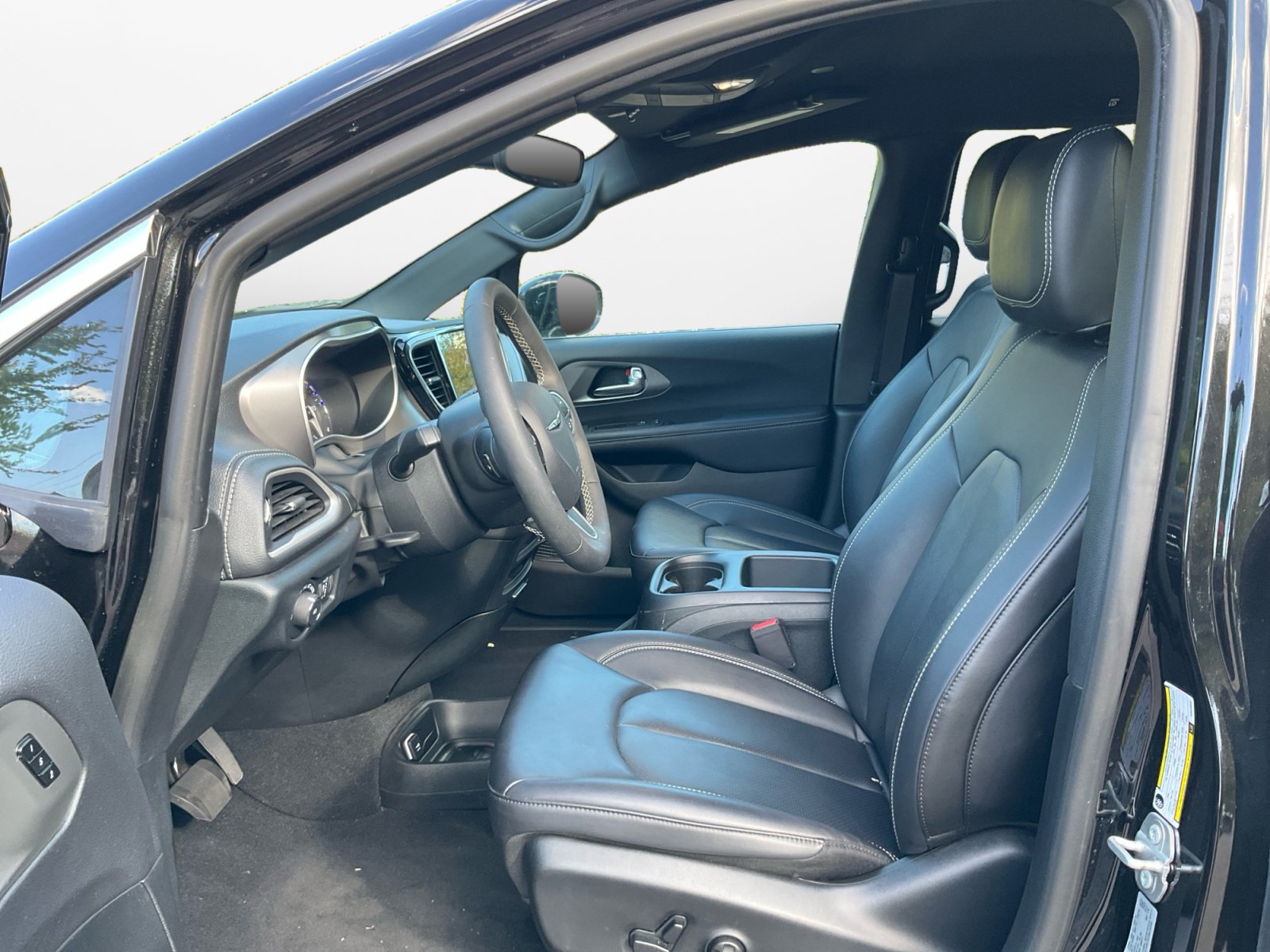 Used 2025 Chrysler Pacifica Select AWD/4WD image 10