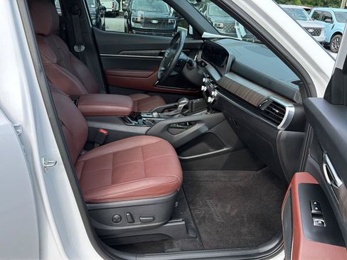 Used 2024 Kia Telluride SX w/ Towing Package FWD image 14