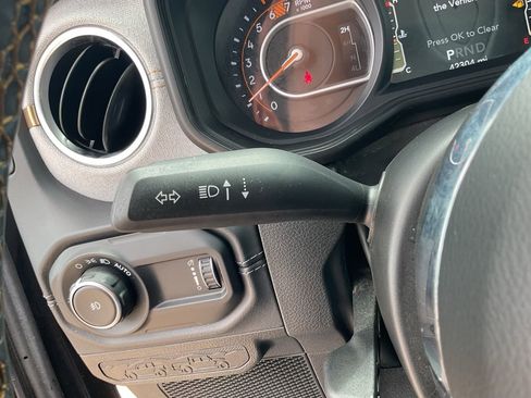 Used 2025 Jeep Wrangler Unlimited Sahara AWD/4WD image 29
