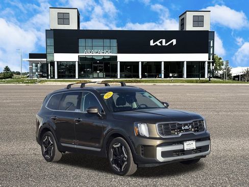 Used 2025 Kia Telluride S image 3