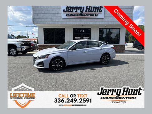 Used 2025 Nissan Altima 2.5 SR w/ SR Premium Package AWD/4WD image 1