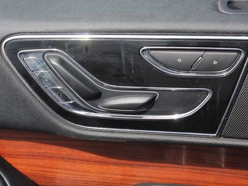 Used 2020 Lincoln Navigator 2WD image 40