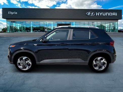 New 2026 Hyundai Venue SEL FWD image 3