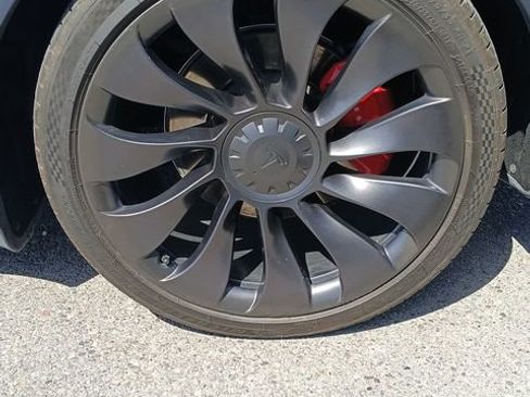 Used 2022 Tesla Model Y Performance AWD/4WD image 16