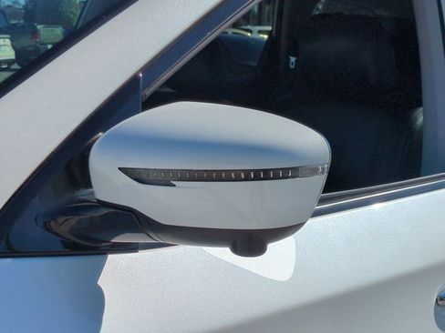 Used 2020 Nissan Pathfinder SL image 12