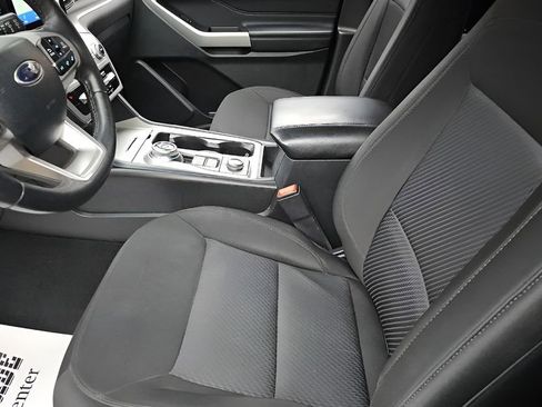 Used 2023 Ford Explorer XLT AWD/4WD image 5