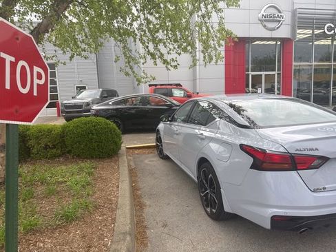 Used 2024 Nissan Altima 2.5 SR w/ SR Premium Package AWD/4WD image 4