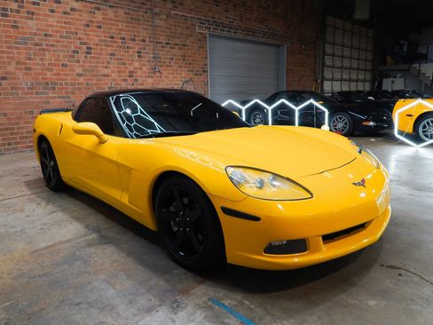 Used 2011 Chevrolet Corvette Coupe w/ Preferred Equipment Group RWD image 3