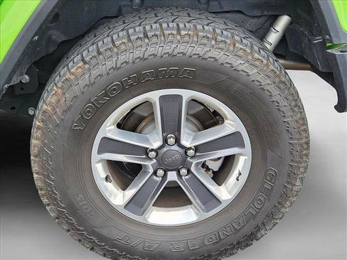 Used 2019 Jeep Wrangler Unlimited Sahara AWD/4WD image 5