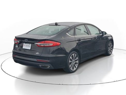 Used 2019 Ford Fusion SE AWD/4WD image 4