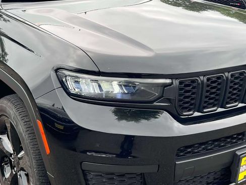 Used 2024 Jeep Grand Cherokee L Laredo AWD/4WD image 8