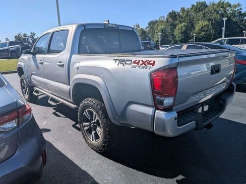 Used 2017 Toyota Tacoma TRD Sport w/ Premium & Technology Package AWD/4WD image 4
