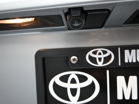 Used 2022 Toyota Highlander LE image 38