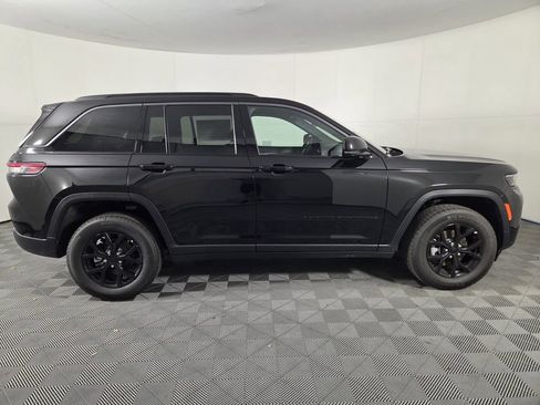 New 2026 Jeep Grand Cherokee Altitude RWD image 4