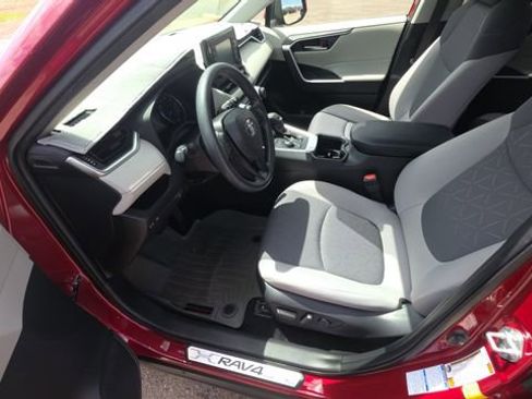 Used 2022 Toyota RAV4 XLE w/ Convenience Package image 13