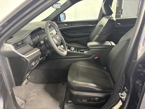 New 2026 Jeep Grand Cherokee Altitude AWD/4WD image 12
