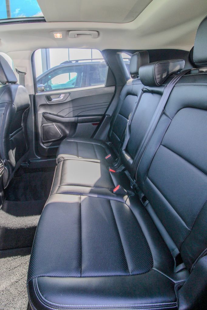 Used 2022 Ford Escape Titanium w/ Class II Trailer Tow Package AWD/4WD image 8