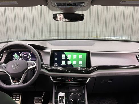 Used 2025 Volkswagen Atlas Peak Edition SE AWD/4WD image 31