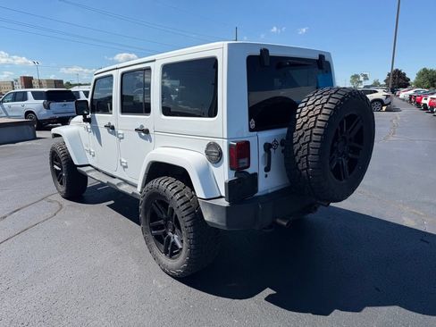 Used 2012 Jeep Wrangler Unlimited Sahara w/ Connectivity Group AWD/4WD image 8