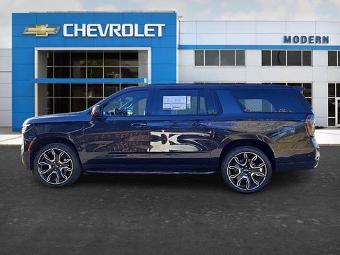 New 2026 Chevrolet Suburban RST w/ RST Capability Package AWD/4WD image 2