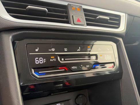 Certified 2025 Volkswagen Taos SE FWD image 24