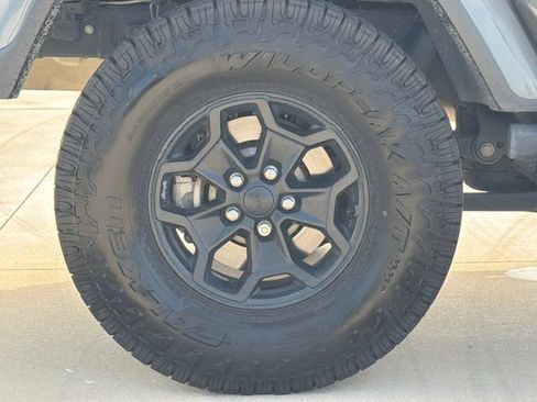 Used 2021 Jeep Gladiator Overland AWD/4WD image 9