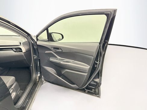Used 2021 Toyota C-HR LE FWD image 30