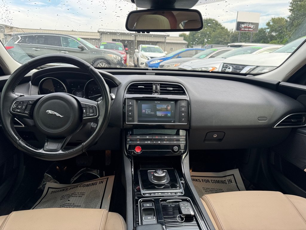 Used 2018 Jaguar XE Premium RWD image 12