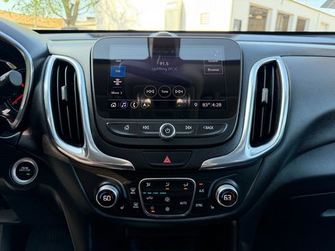 Used 2019 Chevrolet Equinox LT w/ Sun & Navigation Package image 19
