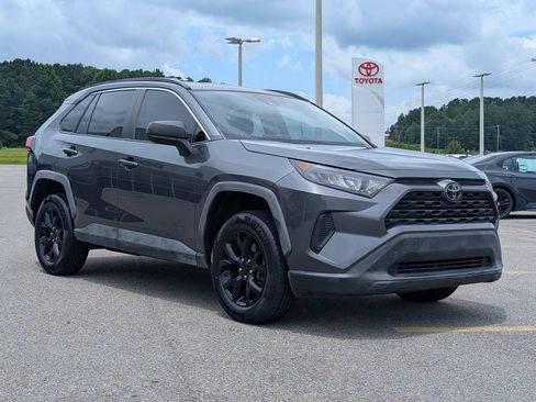 Used 2021 Toyota RAV4 LE FWD image 7