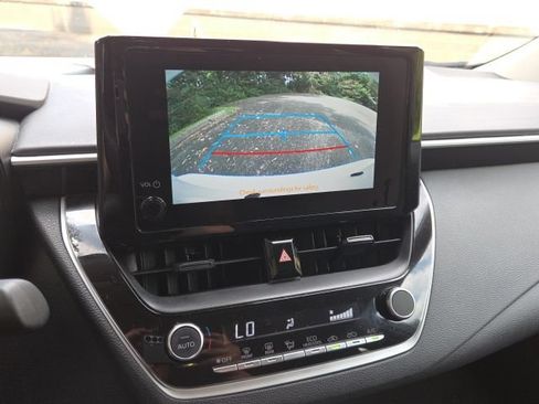 Used 2025 Toyota Corolla LE FWD image 19