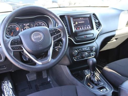 Used 2019 Jeep Cherokee Latitude w/ Popular Appearance Group image 11