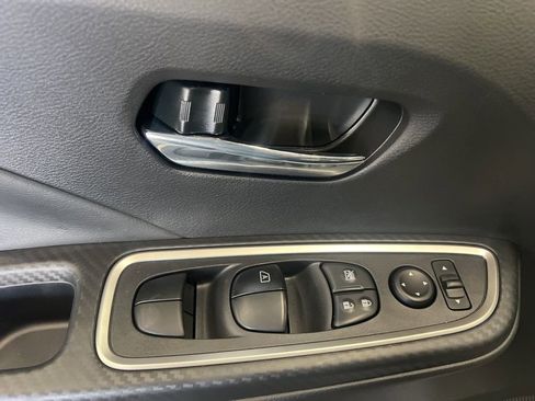 New 2025 Nissan Versa SR image 23