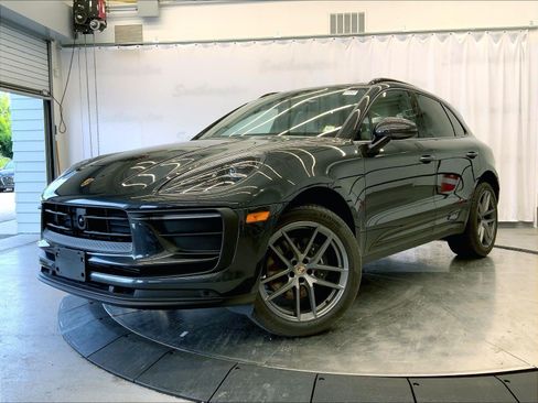 Certified 2024 Porsche Macan AWD/4WD image 1