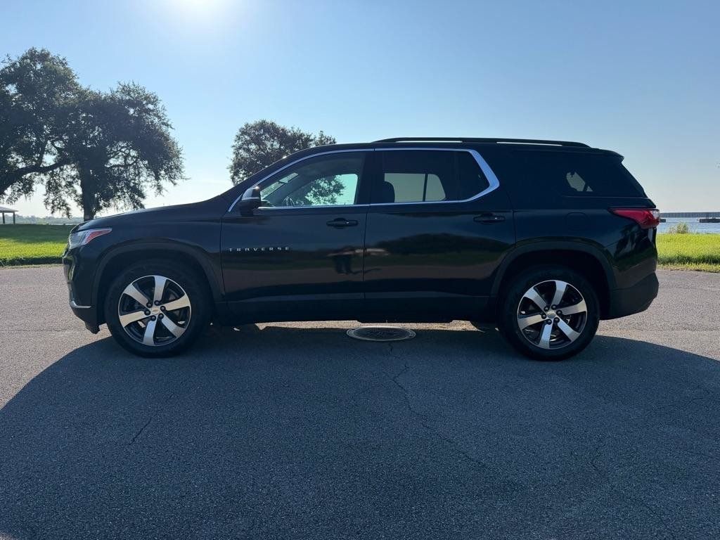 Used 2021 Chevrolet Traverse LT w/ LT Premium Package AWD/4WD image 3