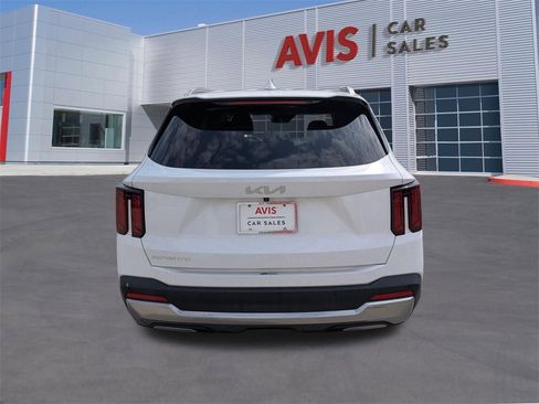 Used 2024 Kia Sorento S image 7
