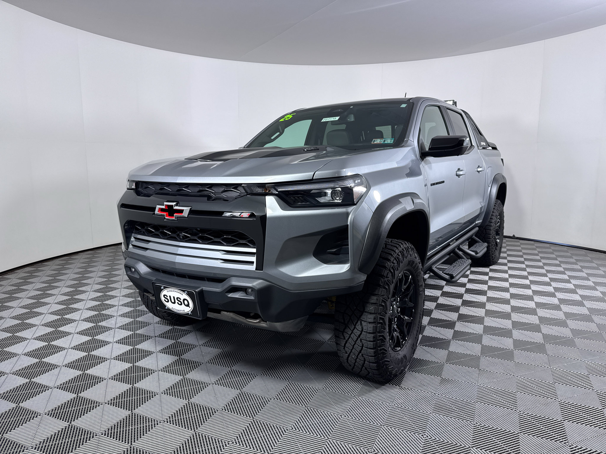 Used 2025 Chevrolet Colorado ZR2 w/ Midnight Edition AWD/4WD image 17