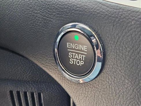 Used 2024 Ford Edge SE image 15