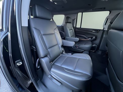 Used 2018 Chevrolet Suburban Premier image 28