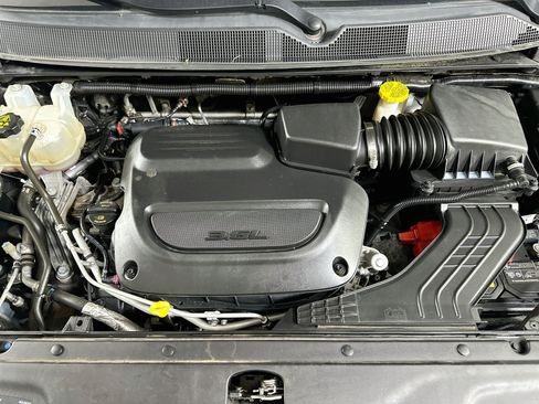 Used 2024 Chrysler Pacifica Touring-L FWD image 32