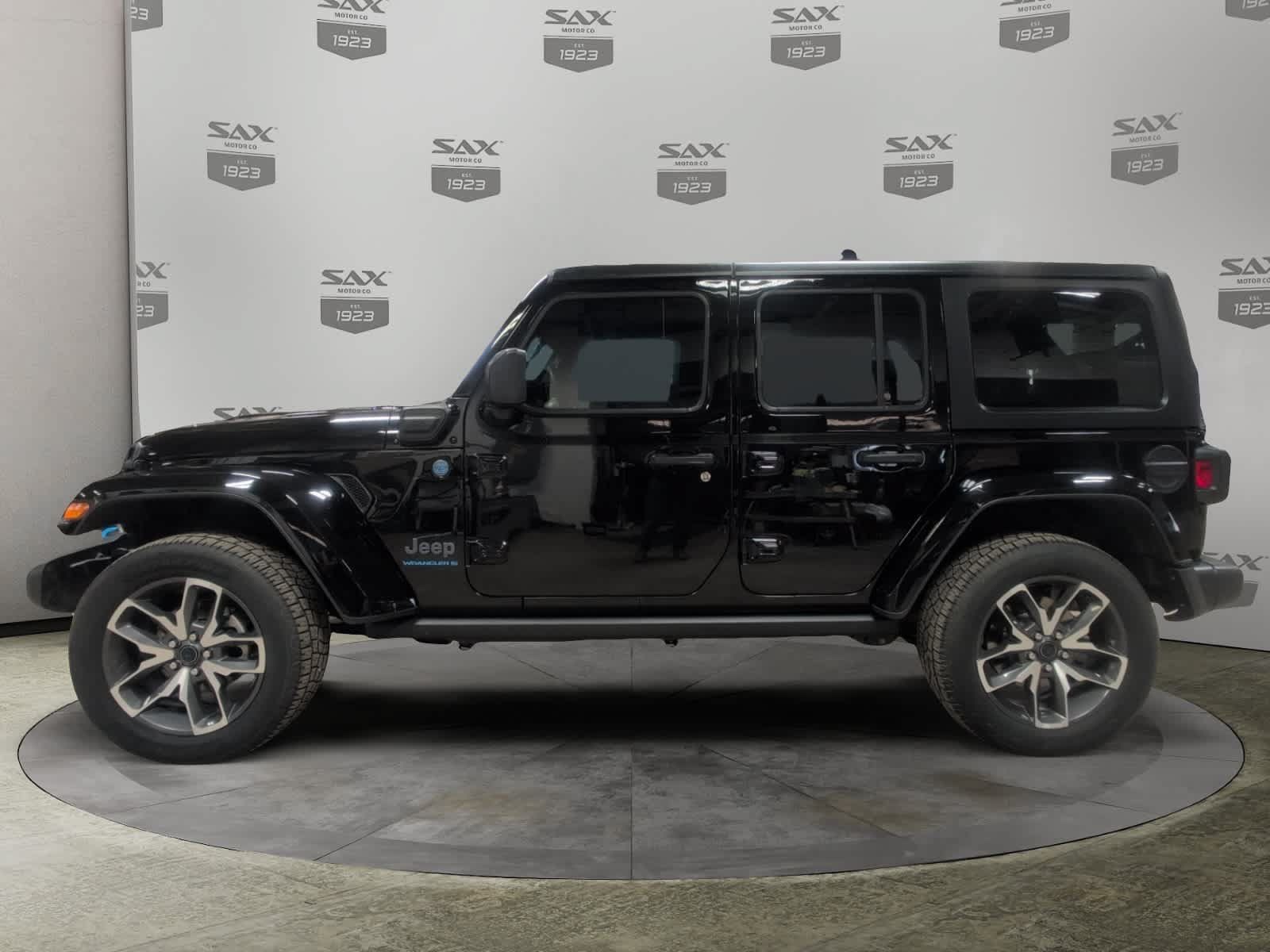 Used 2024 Jeep Wrangler Unlimited AWD/4WD image 2