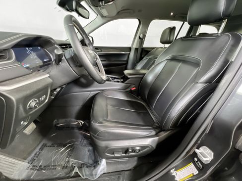 Used 2022 Jeep Grand Cherokee Limited image 19