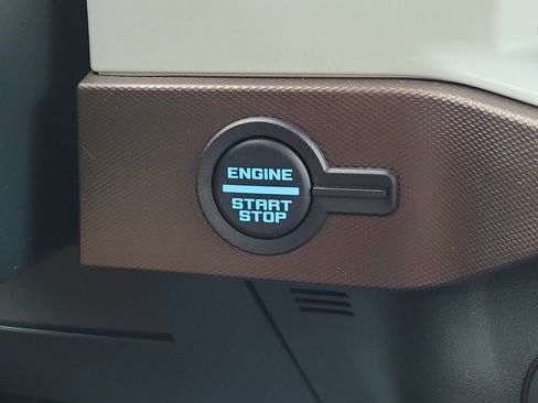 Used 2024 Ford Bronco Heritage Edition image 25