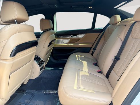 Used 2019 BMW 750i w/ Executive Package RWD image 27