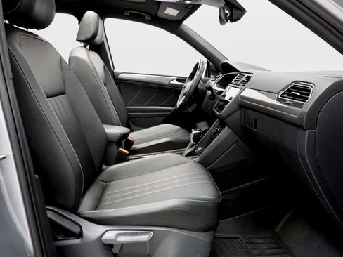 Used 2023 Volkswagen Tiguan SE R-Line FWD image 22