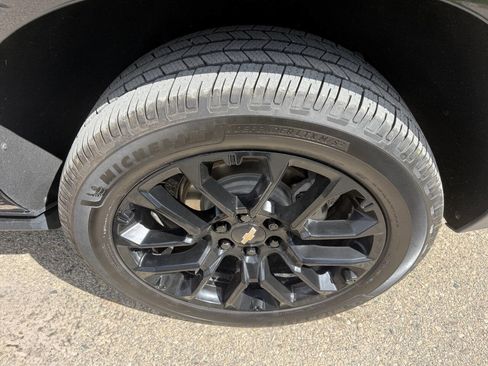 Used 2023 Chevrolet Suburban Premier AWD/4WD image 30