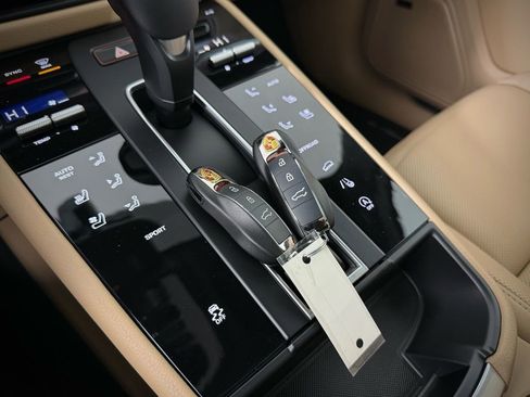 New 2026 Porsche Macan image 27