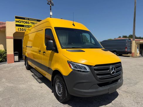 Used 2021 Mercedes-Benz Sprinter 2500 image 9