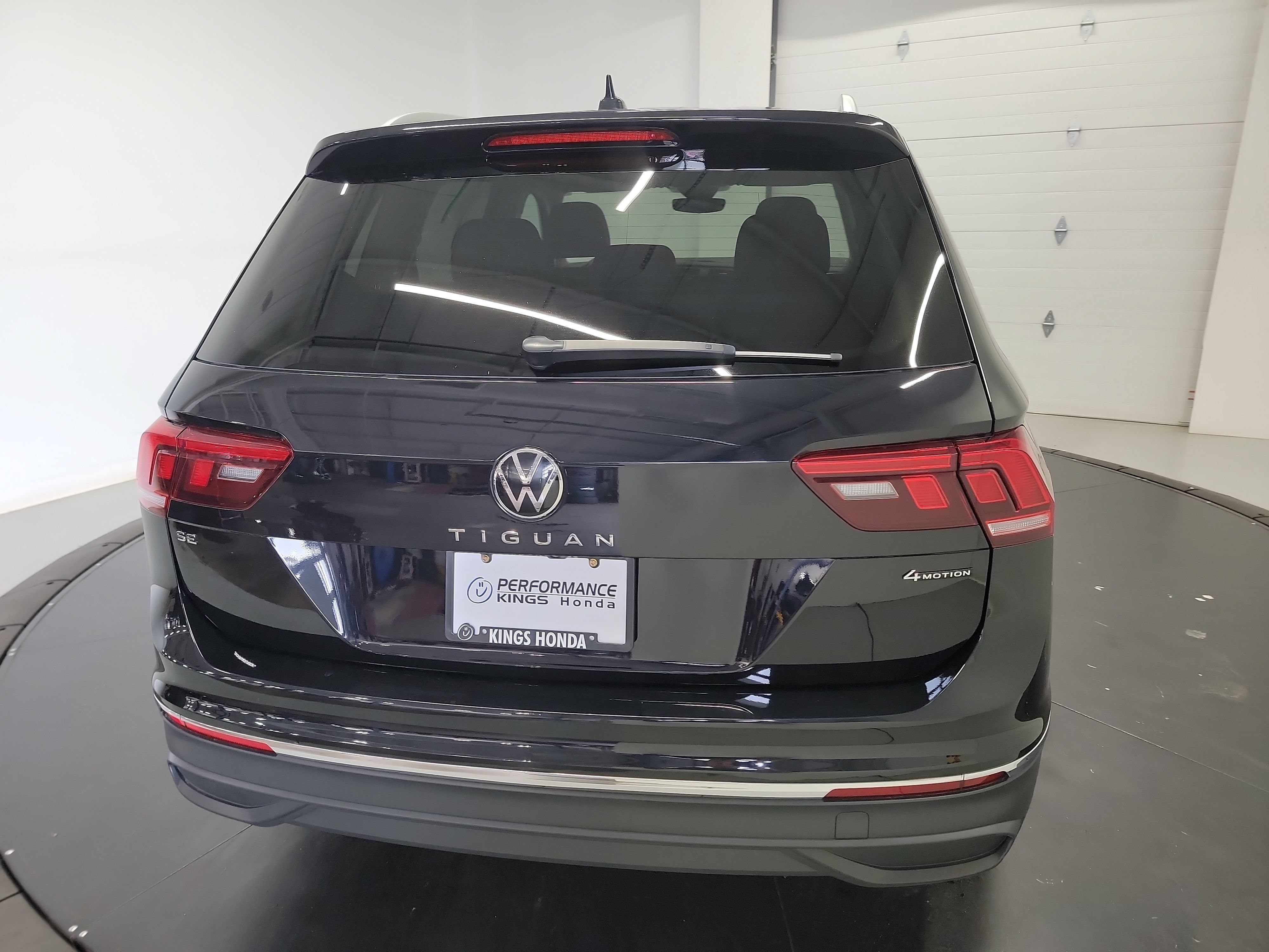 Used 2024 Volkswagen Tiguan SE AWD/4WD image 8
